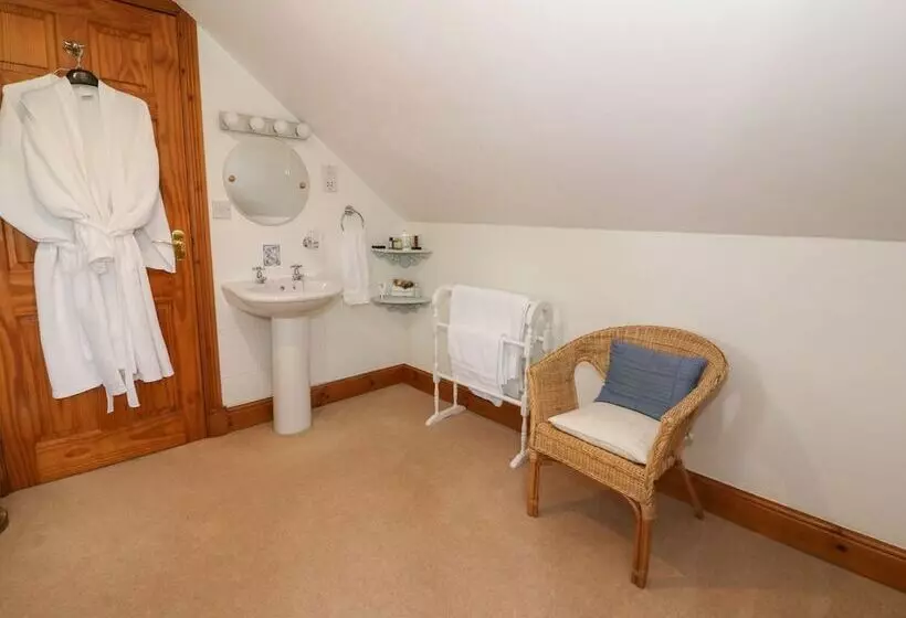 Tangaer Cottage