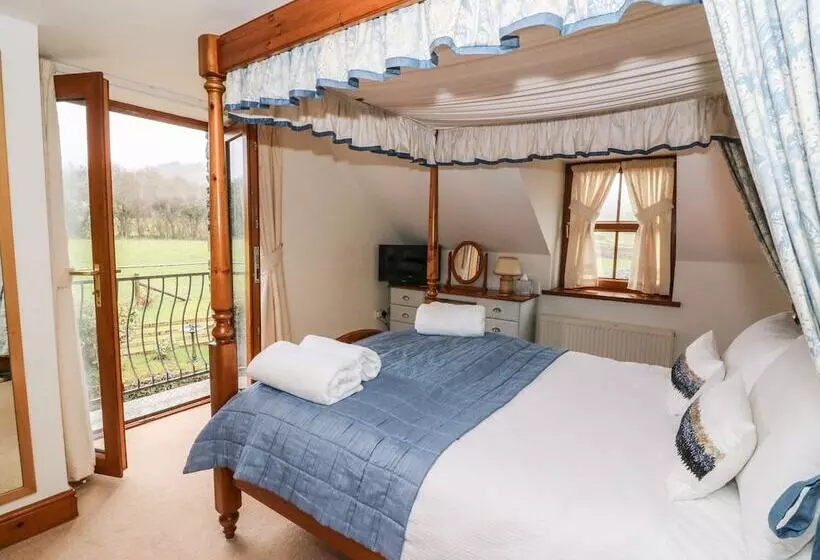 Tangaer Cottage