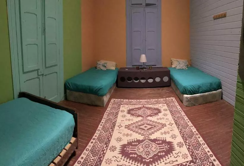Kom Hostal Hostel