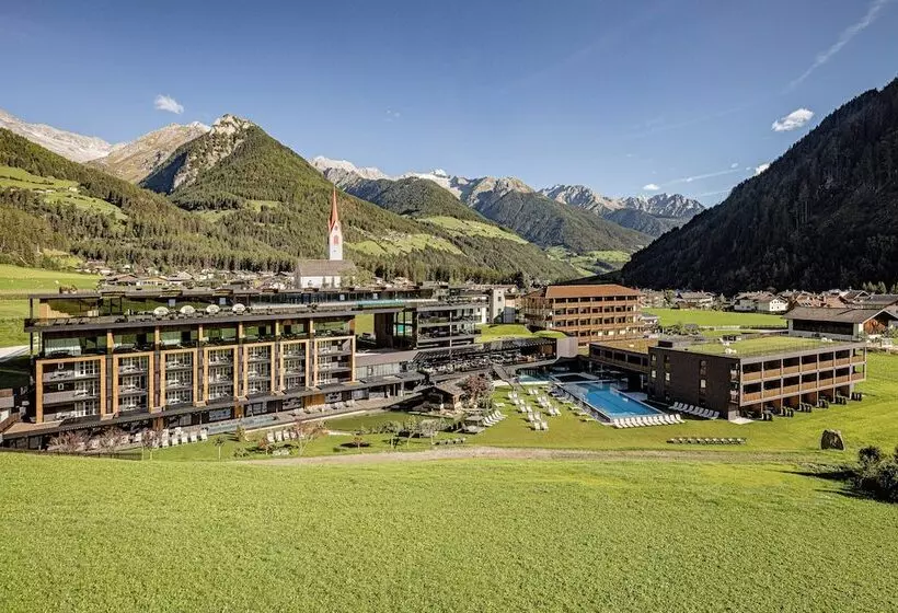 Hotelli Alpin & Spa Resort Schwarzenstein
