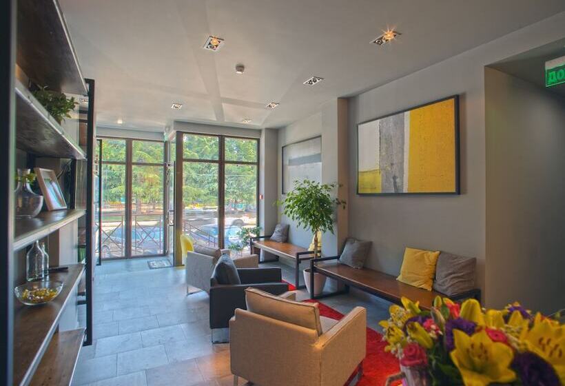 هتل Bristol Apart