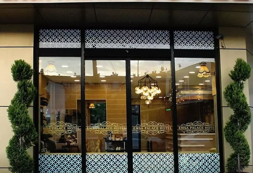 Hotelli Emsa Palace