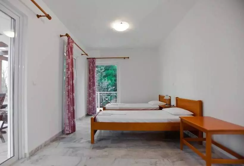 هتل Porto Assini