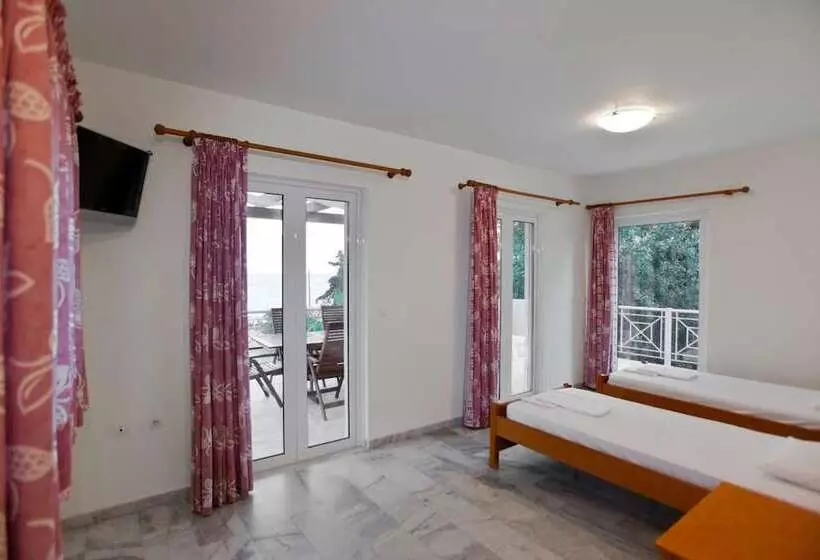 هتل Porto Assini