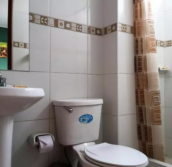 ユースホステル Hostal Rodinn