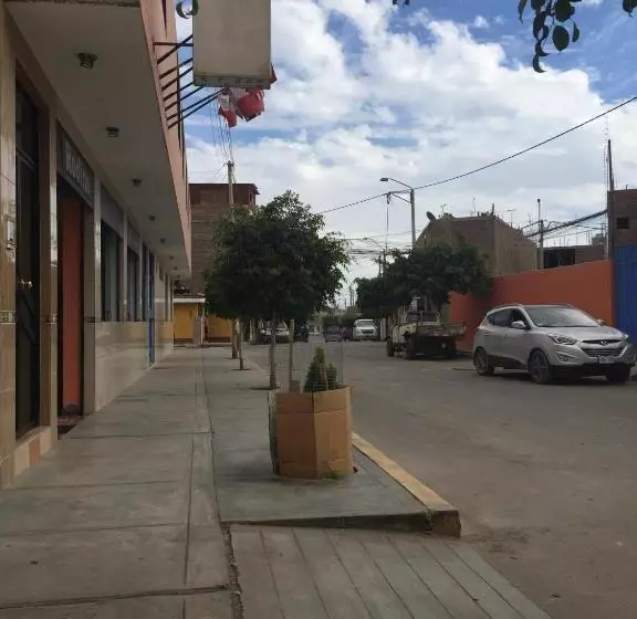 ユースホステル Hostal Rodinn