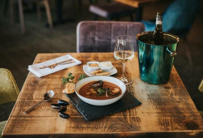 Hall Farm Hotel And Restaurant