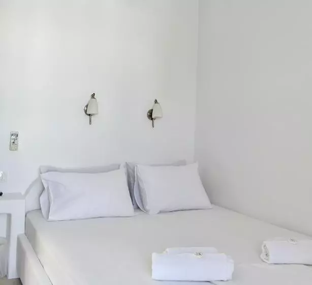 هتل Ios Resort