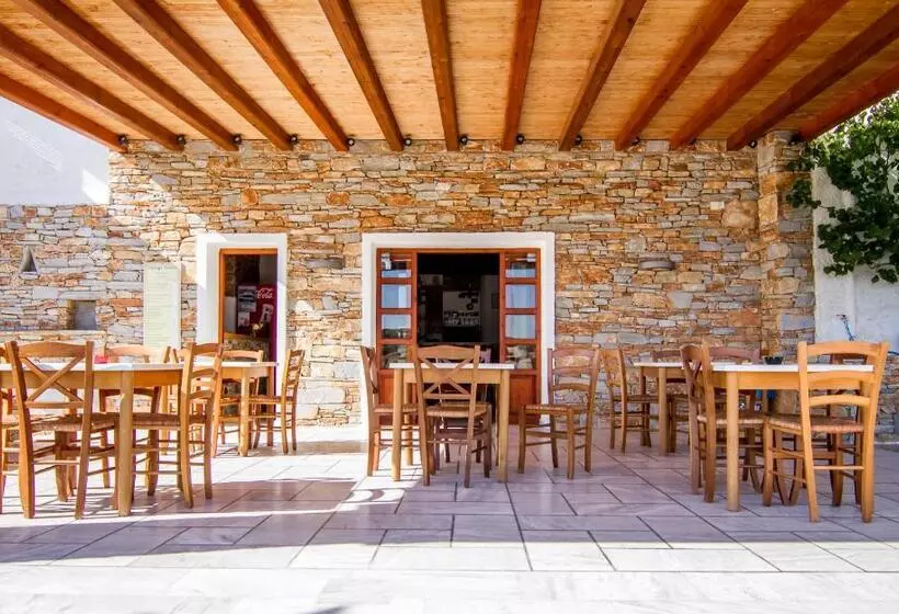 هتل Ios Resort