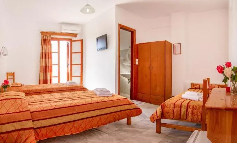 هتل Ios Resort