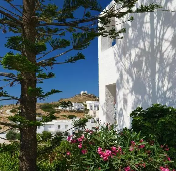 هتل Ios Resort