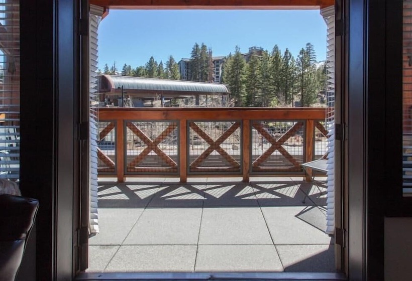 Отель Village 2230 White Mountain Lodge