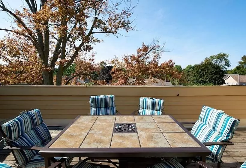 Hotelli Vine Village Apartments