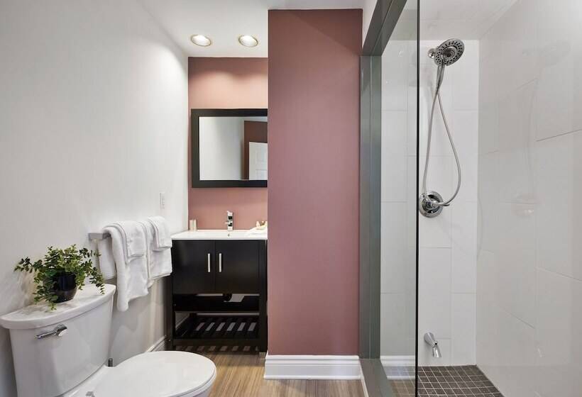 בית מלון כפרי Vine Village Apartments