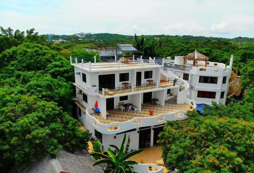 پانسیون Aquarius Terraces Boutique Resort