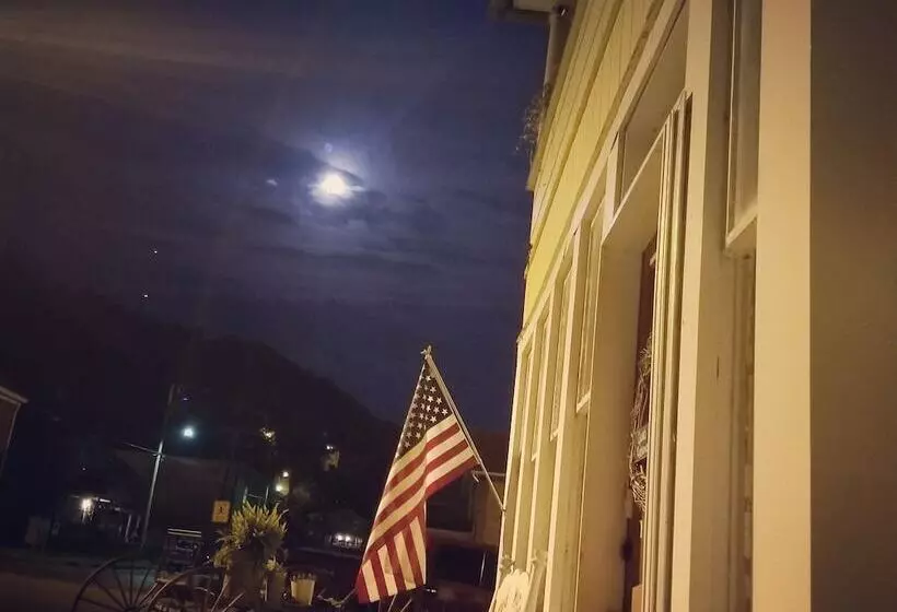 ペンション Hatfield Mccoy House Inn