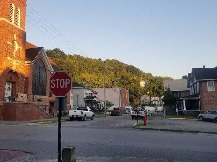 ペンション Hatfield Mccoy House Inn