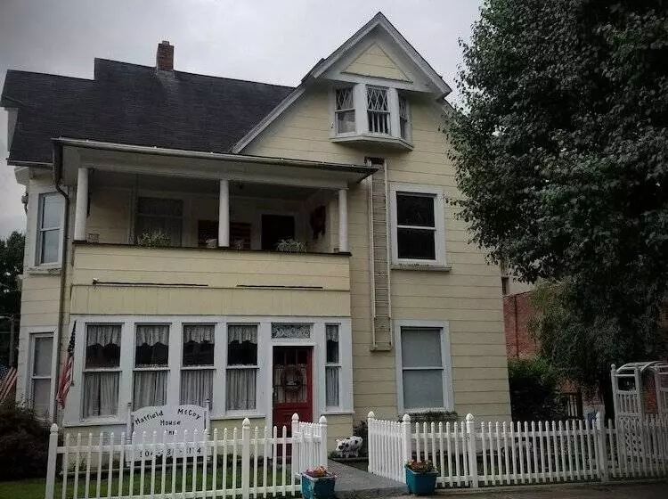 ペンション Hatfield Mccoy House Inn