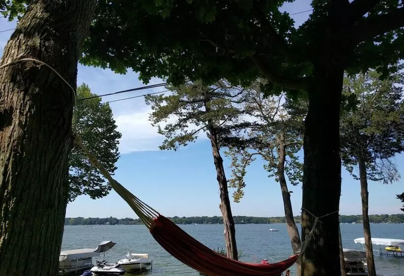 ペンション Lake Ripley Lodge W Lake Front Rooms, Grand Porch, Kayaks & Paddleboard