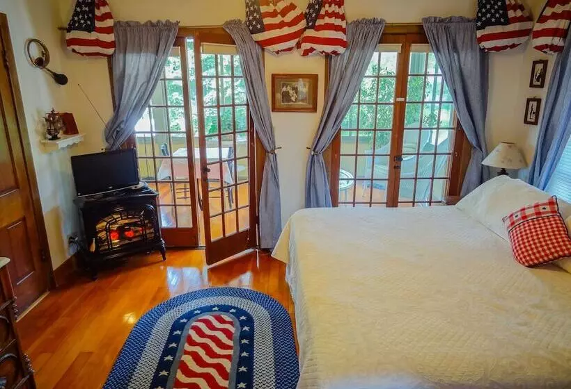 ペンション Lake Ripley Lodge W Lake Front Rooms, Grand Porch, Kayaks & Paddleboard