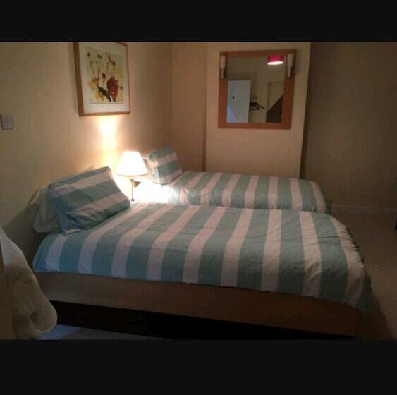 住宿加早餐  Crofton Arms