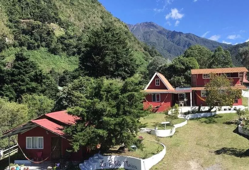 ベッドアンドブレックファースト La Petite Maison Cabañas & Hostal