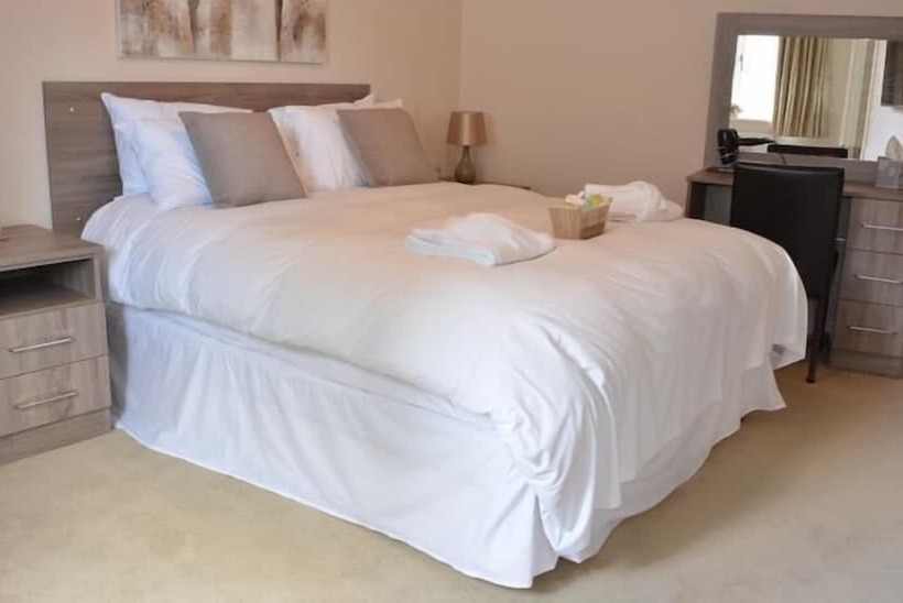 مبيت وإفطار The Greyhound   Winterborne Kingston