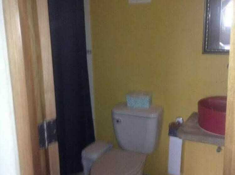 Big Kahuna Surf Camp   Hostel