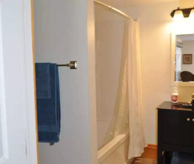 Hotelli Holman's Heritage Suites