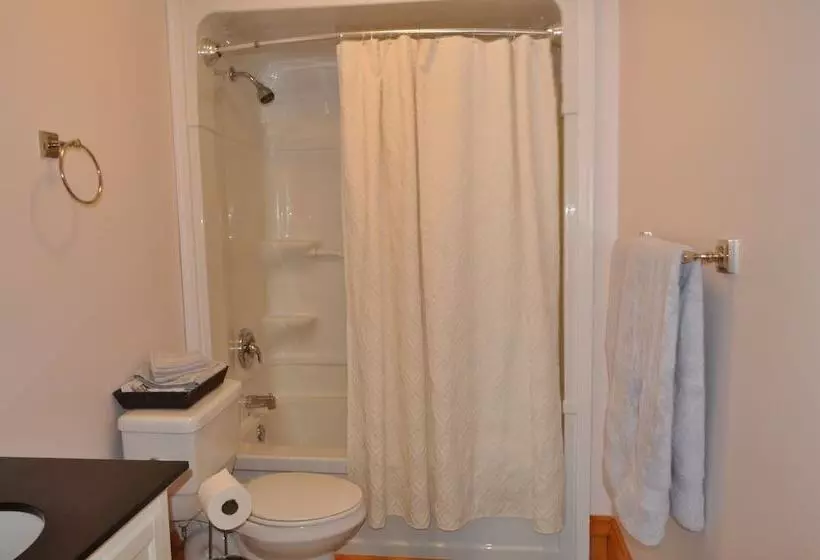 Hotelli Holman's Heritage Suites