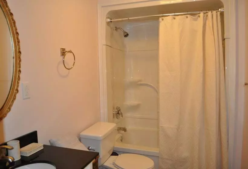 Hotelli Holman's Heritage Suites