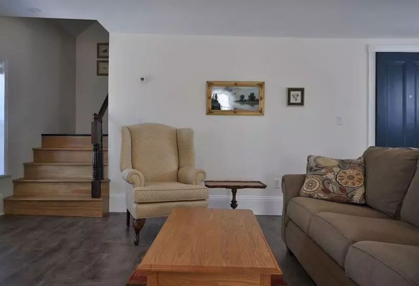 Hotelli Holman's Heritage Suites