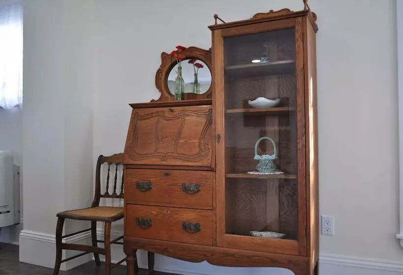 Hotelli Holman's Heritage Suites