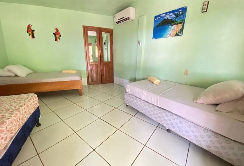 فندق Las Palmeras Beachfront