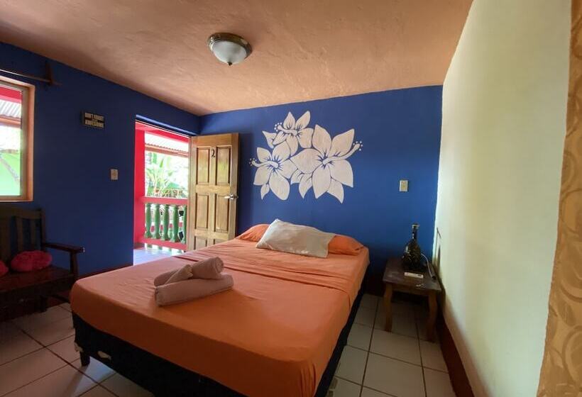 فندق Las Palmeras Beachfront