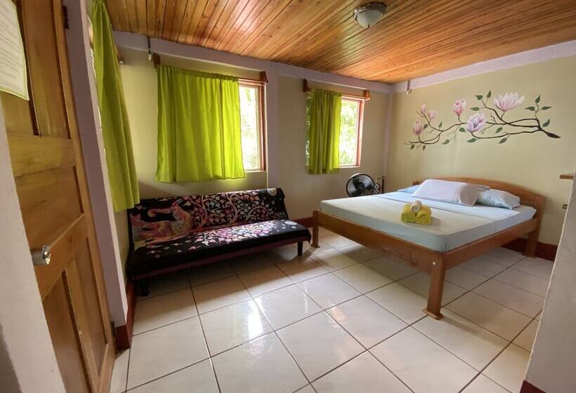 فندق Las Palmeras Beachfront