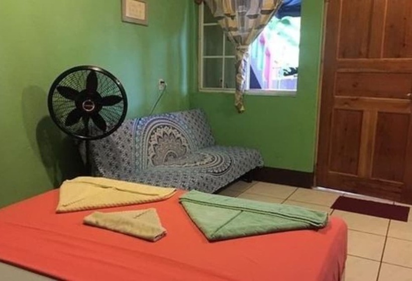 فندق Las Palmeras Beachfront