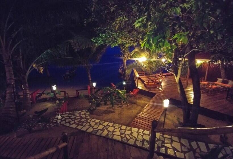 فندق Las Palmeras Beachfront