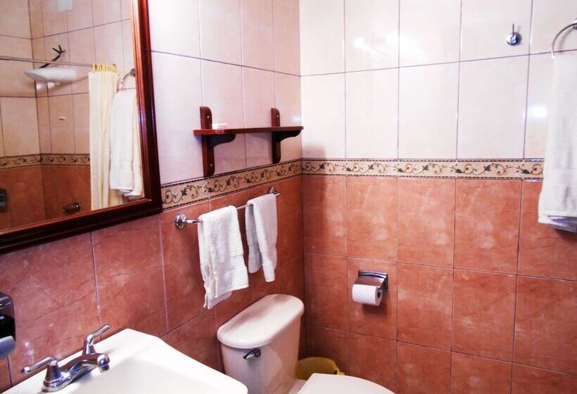 هتل Suites Los Jicaros