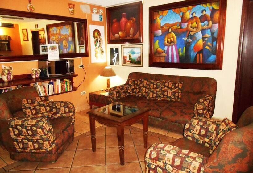 هتل Suites Los Jicaros