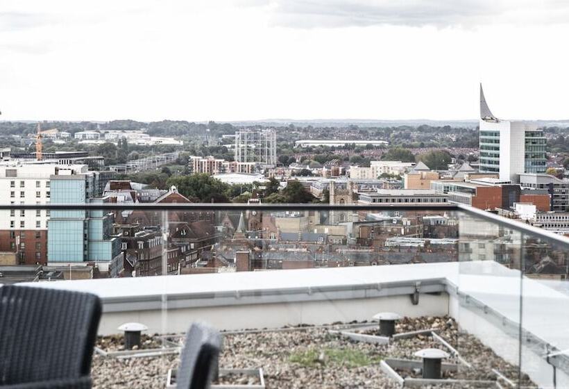 Отель The Penthouse At Hewitt