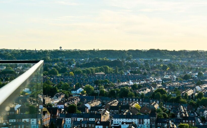 Отель The Penthouse At Hewitt