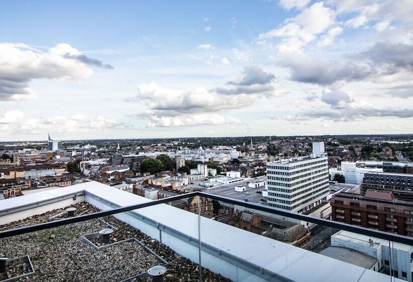 Отель The Penthouse At Hewitt