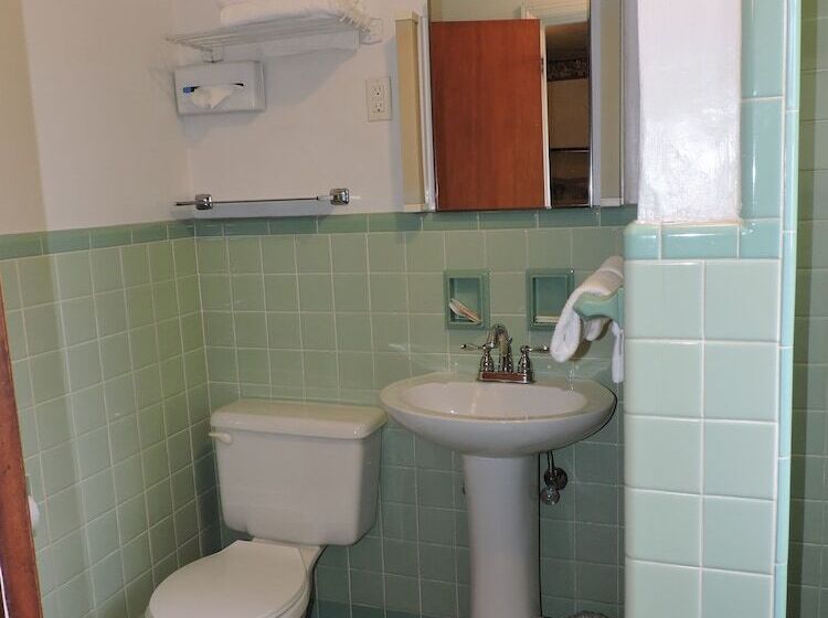 Мотель The Golden Inn