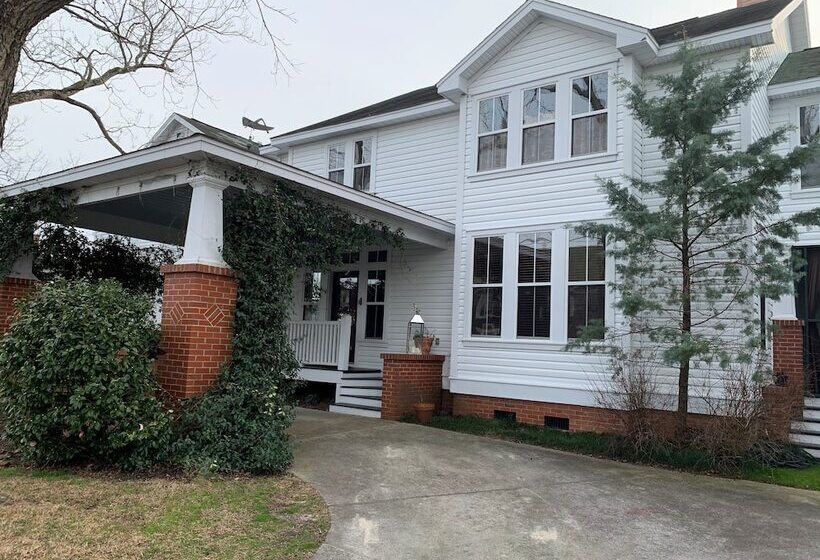 ペンション Cameron House Inn