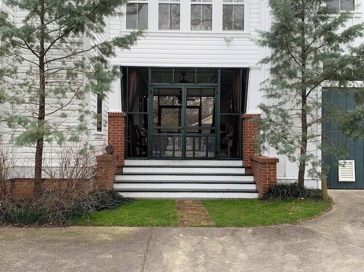 ペンション Cameron House Inn