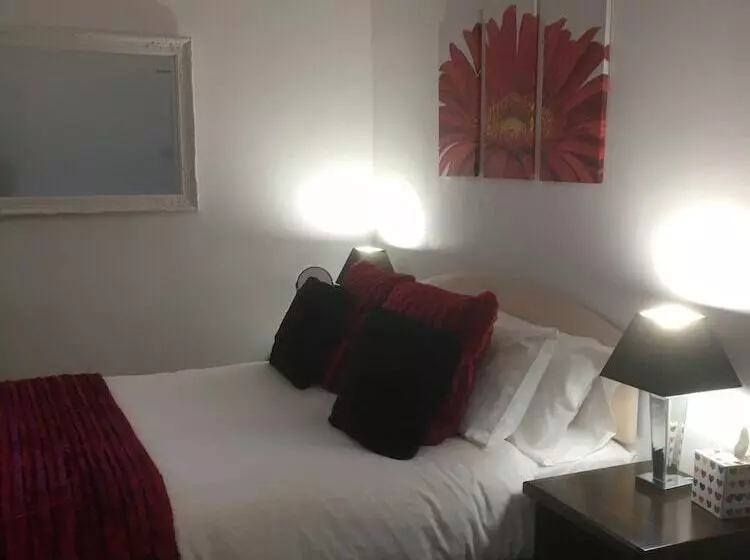 ペンション Garswood Guesthouse