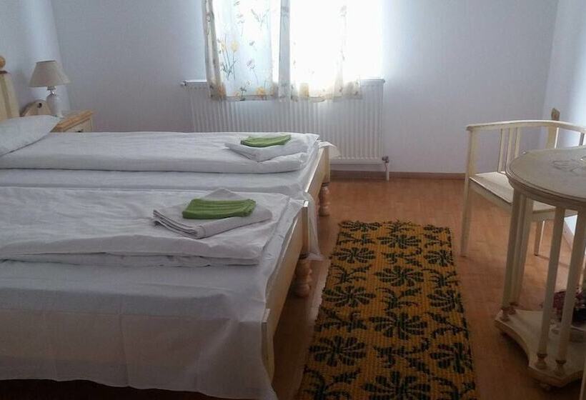 پانسیون Vila Aura