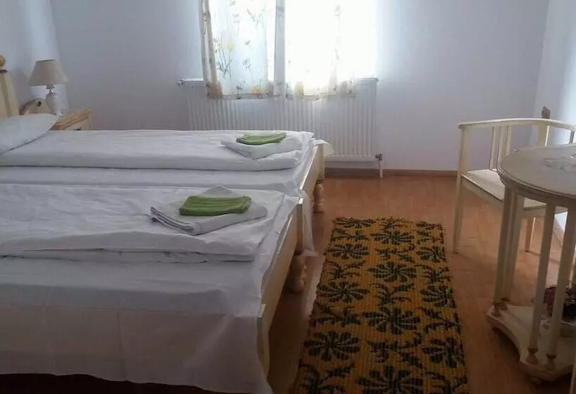 پانسیون Vila Aura