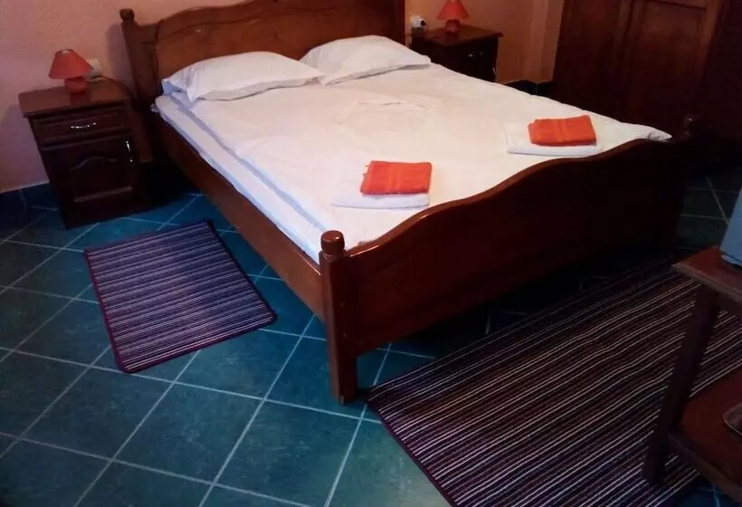 پانسیون Vila Aura